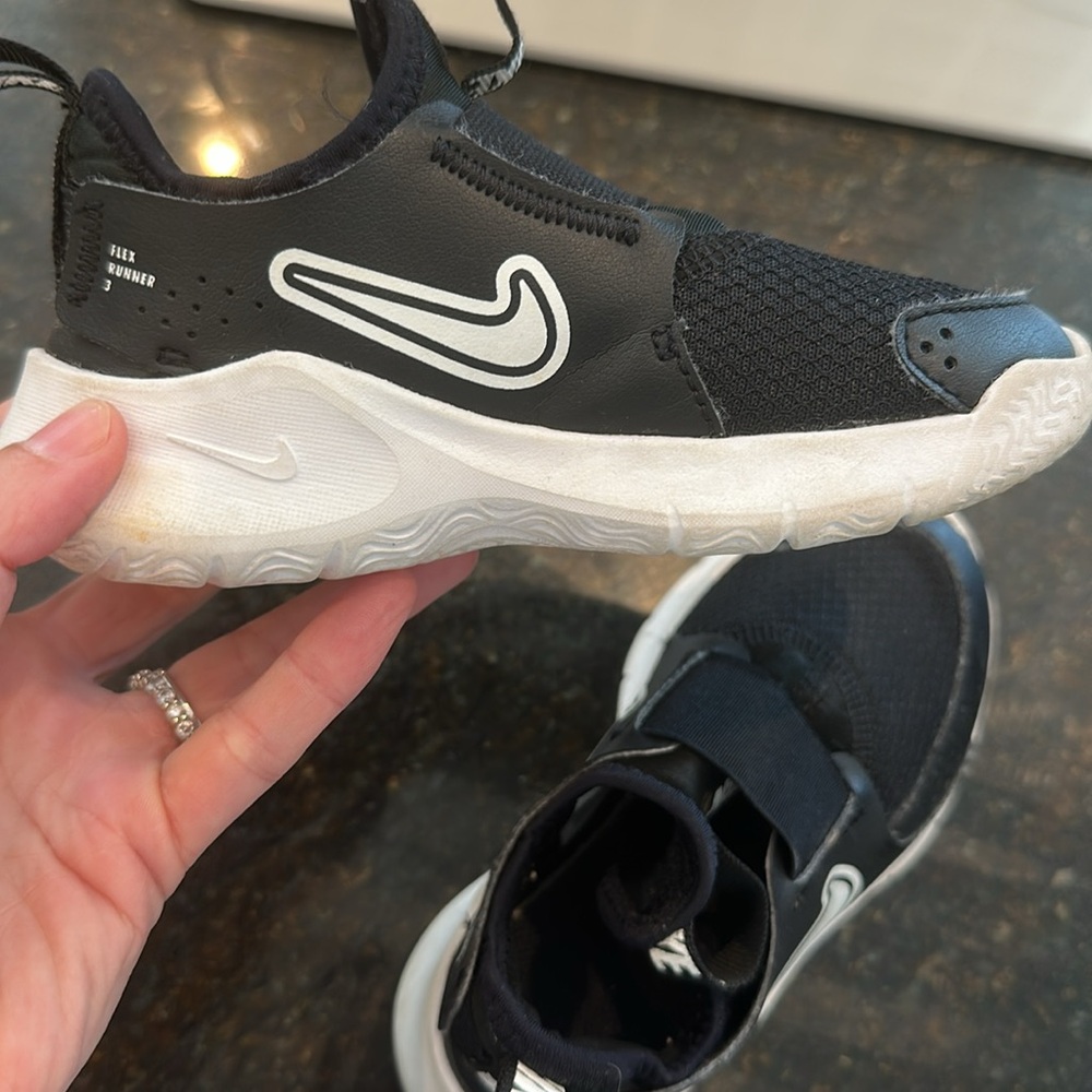 Lightly worn kids Nike flex sneakers
